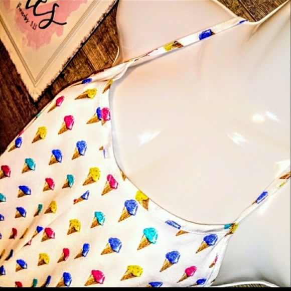 Joyce Romper Size Medium Silky Icecream Print NWOT - Picture 8 of 11